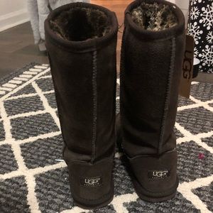 BRAND NEW TALL CHOCOLATE BROWN UGGS